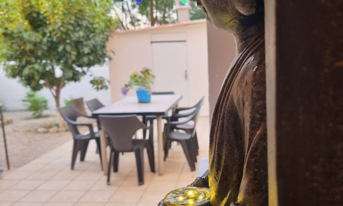 Sigean Villa | Comfortable single-storey villa with garage, parking, veranda terrace.