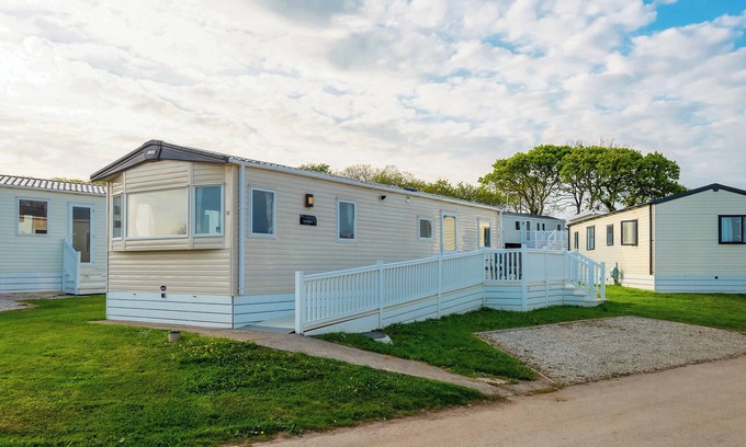Hewas Water House | Comfortable spacious caravan with one double and one twin.