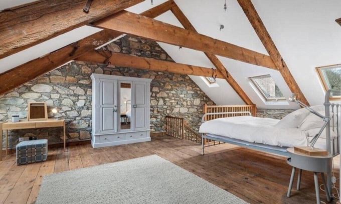 Newport House | Comfortable, spacious & filled with character, retaining many of its original features.