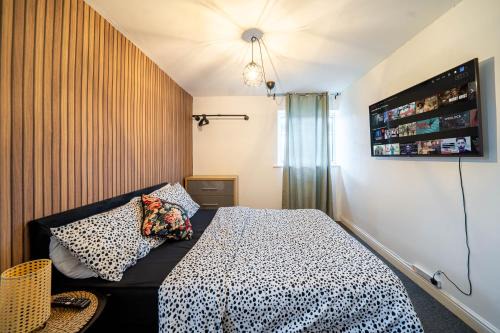 Sheffield House | COMFORTABLE SPARE ROOM with KING SIZE BED, Near Sheffield Centre