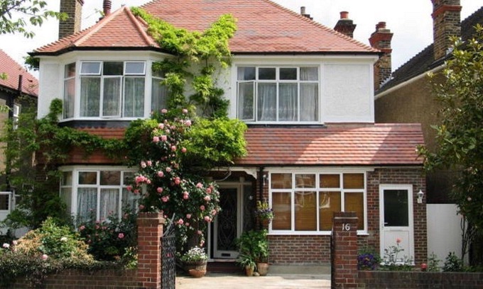 West Hill Apartment | Comfortable studio near transport/tube on a quiet road.