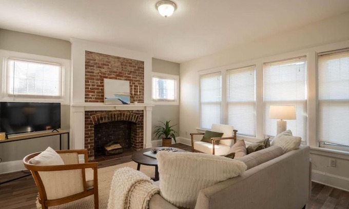 Des Moines House | Comfortable Stylish Home Minutes from Downtown