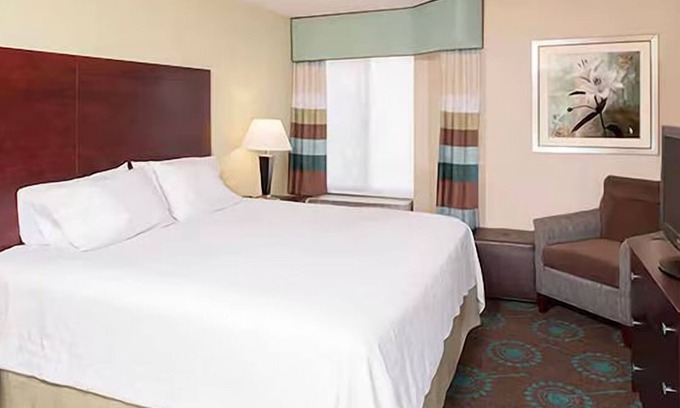 South Bend Hotel | Comfortable Suite w/Indoor Pool Access & Complimentary Hot Breakfast
