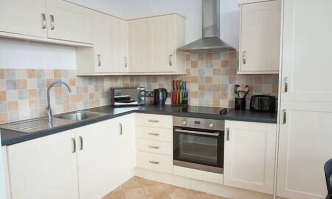 Swindon Apartment | Comfortable Swindon 1 bedroom Town Centre Apartment, FREE Parking