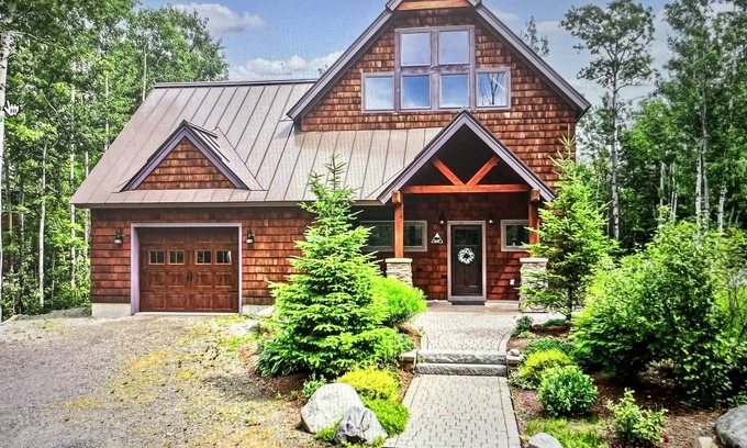 Carrabassett Valley House | Comfortable mountainside living w/large outdoor patio, super close to golfing
