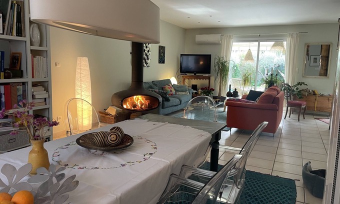 Vers-Pont-du-Gard House | Comfortable villa with pool near pont du gard and Uzes. sleeps 7/8
