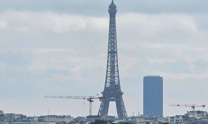Neuilly-sur-Seine Apartment | Comfortion Norma - Luxury Suite with a view