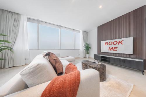 Bur Dubai Apartment | Comfy 1 Bed in Sky Gardens Sleeps 4 With Pool