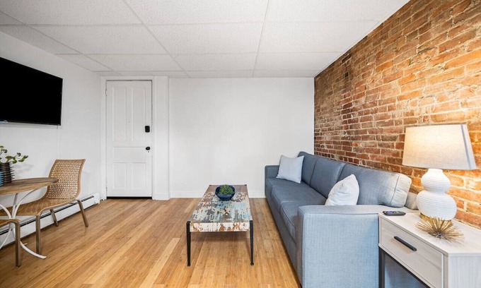 Mount Auburn Apartment | Comfy 1BR with Parking | Near UC, Zoo, Downtown