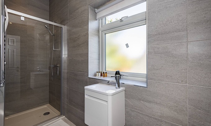 Church End House | Comfy 2 bd 2 Bath House