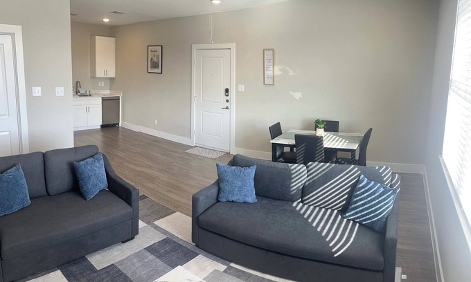 Spring Branch West Apartment | Comfy 2 Bedroom Apartment Near Downtown Houston