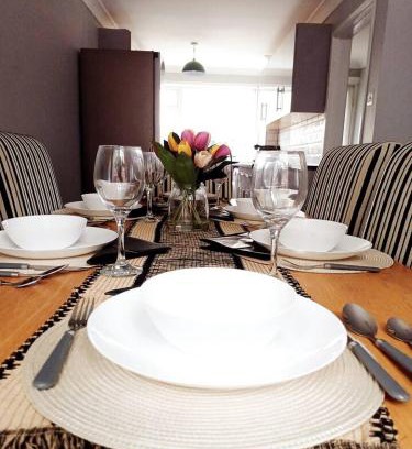 Luton House | Comfy 3-Bed Home in Luton by Stayfolk, Ideal for Contractors & Groups - Sleeps 7