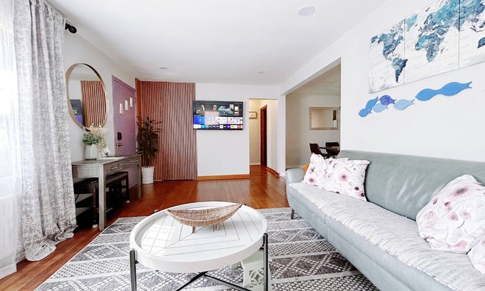 Crafton House | Comfy 3Bedrooms 2Bathrooms Excellent Location Home near to Downtown Pittsburgh