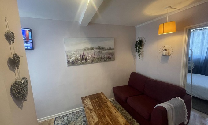 Lewisham Apartment | Comfy and lovely 1-Bed Apartment in London