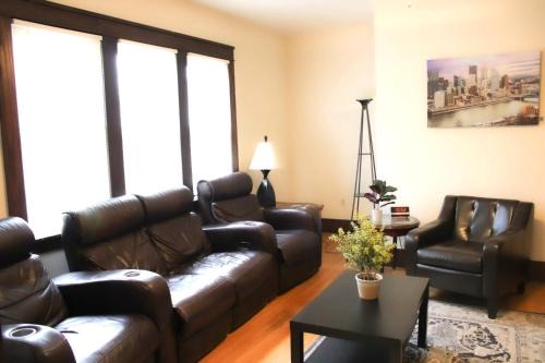 Mount Washington Apartment | Comfy and Spacious 3 BR - Easy City Access