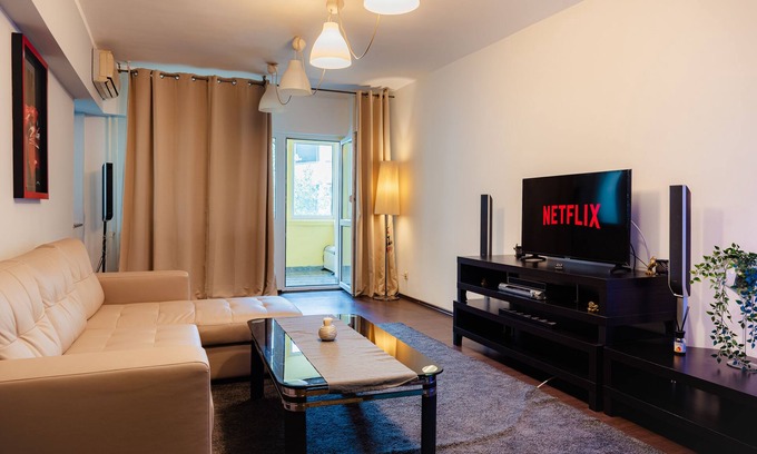 Bucharest City-Centre Apartment | Comfy Apartment with Private Parking and Netflix
