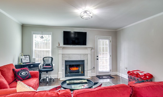 Summerville Condo | Comfy Augusta Condo w/Deck ~ 4 Mi to Olde Town
