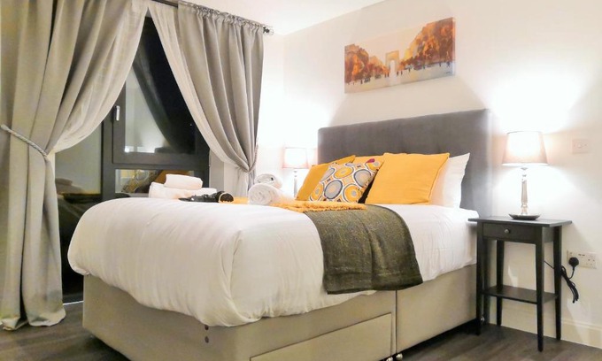 Gay Village Apartment | Comfy Birmingham City Center Apartment at Inge Street By HF Group
