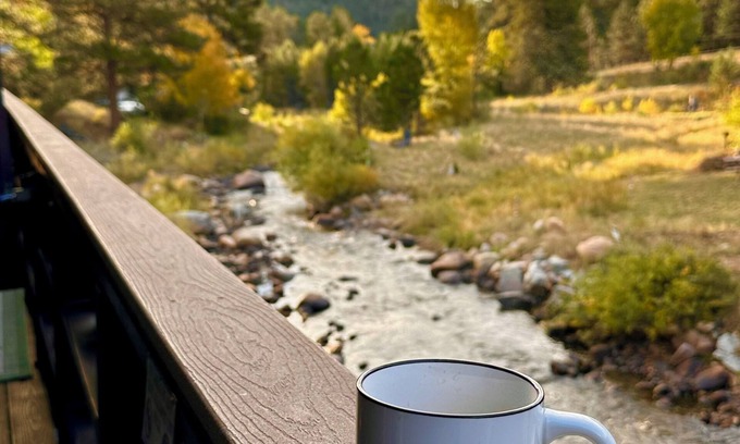 Estes Park Condo | Comfy Condo in Amazing Location <1 mile RMNP & Close to Downtown Estes Park