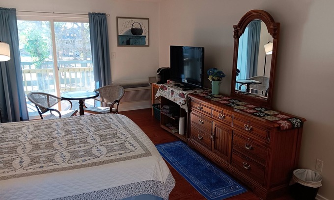 Fairfield Harbour Apartment | Comfy Corner a nice 2nd floor condo unit located in Fairfield Harbour New Bern