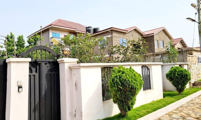 Adenta Apartment | Comfy & Cozy Hideout ~ Close to Highway ~parking
