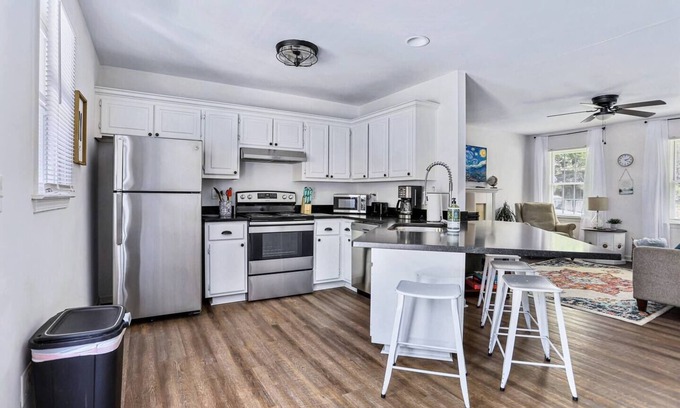 Cartersville House | Comfy & Cozy Near LakePoint w/Firepit & Privacy