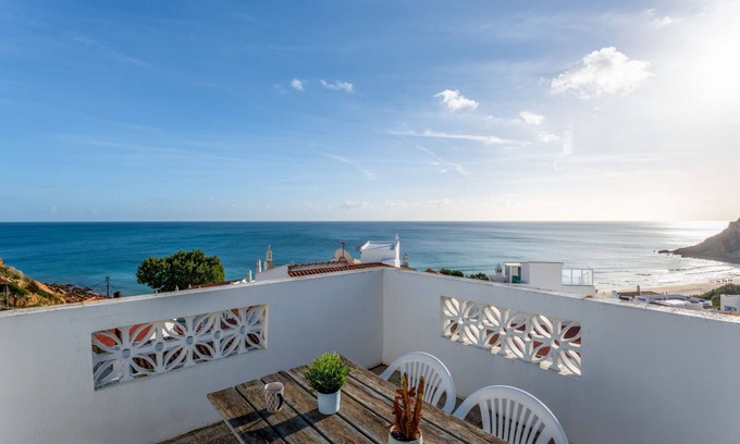 Burgau Apartment | Comfy Flat W/Rooftop Beach View by LovelyStay