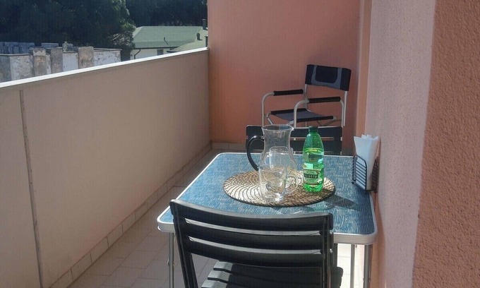 Rosapineta Apartment | Comfy flat with terrace by the pool