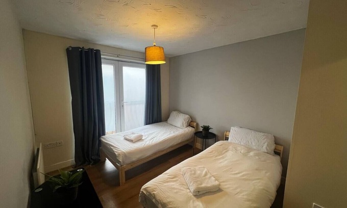 Luton House | Comfy House in Luton City