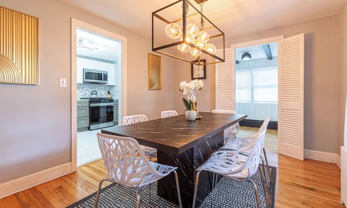 Central Manchester House | Comfy Nest ~ 3BR Sleeps 7 ~ 15 mins to Hartford