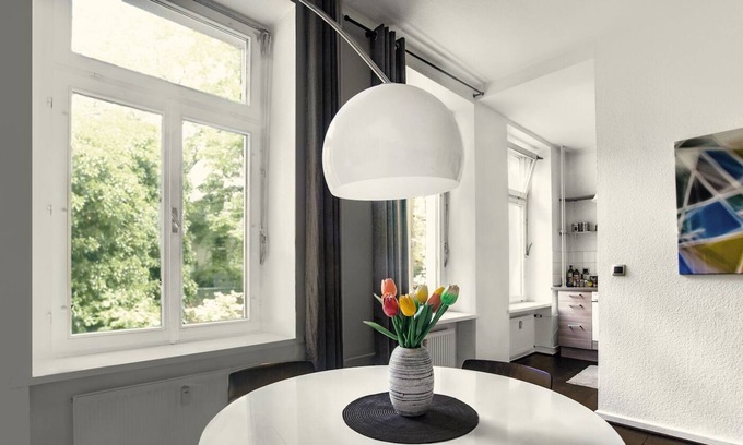 Neukoelln Apartment | Comfy, quiet, bright, next to the metro and steps from Tempelhofer Park