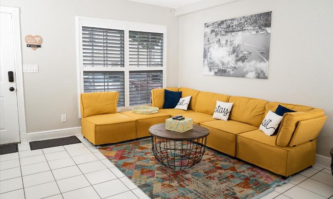 Cooper City House | Comfy Townhouse 2 Bedrooms, Patio, Parking - Cooper City, Florida
