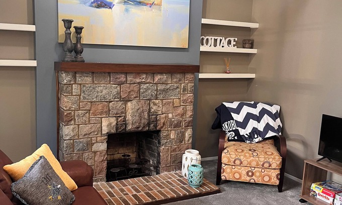 Spirit Lake Cabin | Comfy West Lake Getaway Loft