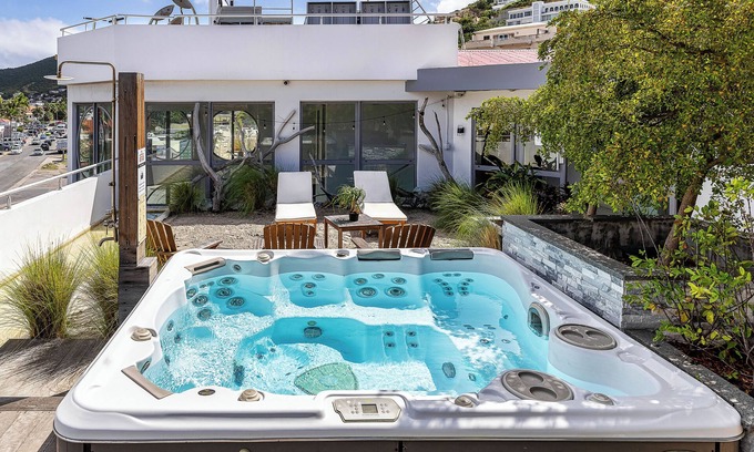 Simpson Bay Hotel | Commodore Suites