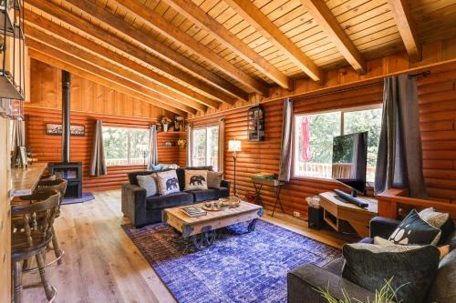 Phoenix Lake-Cedar Ridge House | Community Lake Access Peaceful Cabin in Sonora!