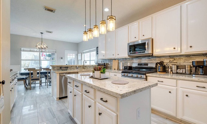 Tomball Cottage | Community Perks at Luxe Houston Area Home!