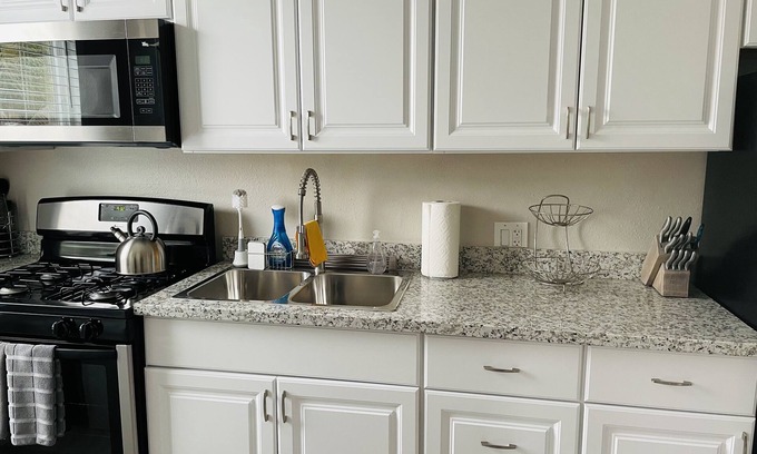 Prescott Condo | Commuter's Dream #1 | 2BR 1BA Condo | 8 min to SF