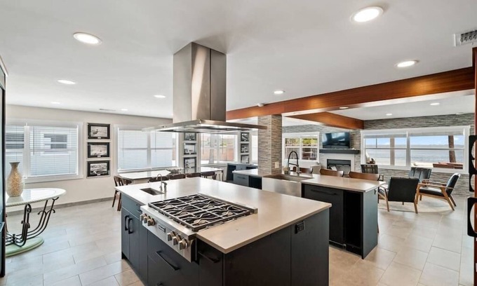 Orlando Beach Resort | Compass 2BR Suite - Gourmet Kitchen - Water view