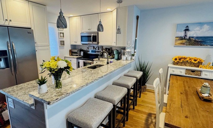 Brewster Condo | Completely remodeled Billington townhouse with delightful decor offering two large upstairs bedrooms