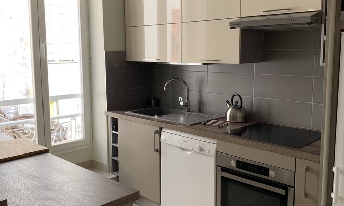 Vernier Apartment | Completely renovated 2-room Libération apartment