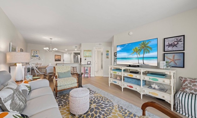 Sanibel Condo | Completely renovated one bedroom on the beach, 65' Samsung TV tennis, pool.