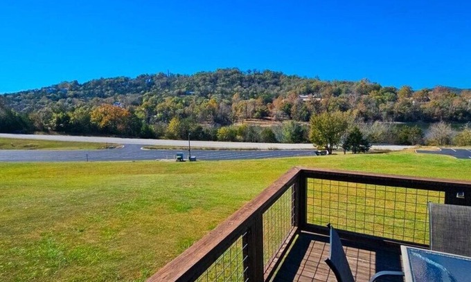 Holiday Island House | Condo close to Table Rock Lake! Cool off and swim!