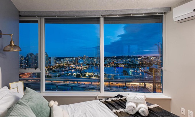 Crosstown Apartment | Condo in Downtown Vancouver - Near Rogers Arena