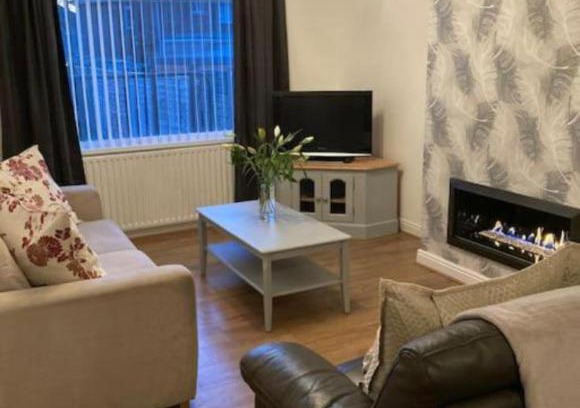 Lancaster House | Coniston House Lancaster 3 bedrooms Parking and Garden