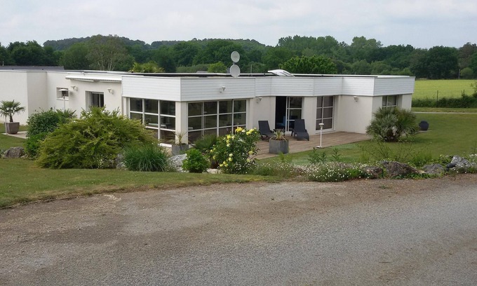 Saint-Laurent-sur-Oust House | Contemporary house for 4 adults