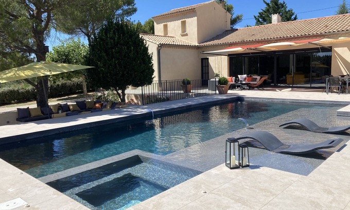 Saumane-de-Vaucluse House | Contemporary house with pool and outbuilding