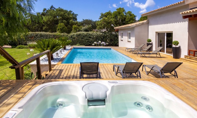 Arca Villa | Contemporary 160m² villa for 8 people with heated, secure swimming pool and Spa