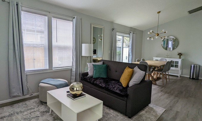 West Eugene Apartment | Contemporary 2 Bedroom Close to Downtown, Dining