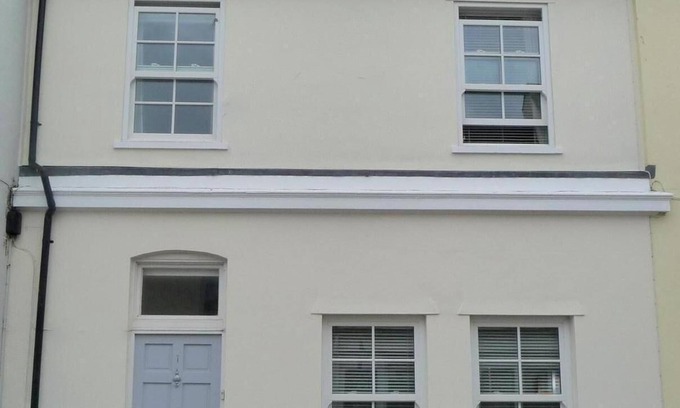 Shaldon Cottage | CONTEMPORARY 2 BEDROOM CHARACTER COTTAGE IDEAL FOR A RELAXING HOLIDAY