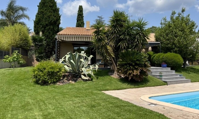 Le Mourillon Villa | Contemporary 230 m2 villa by architect Les Ameniers, 5 minutes from the beach.